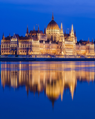 Hungarian Parliament Building papel de parede para celular para Nokia C-Series