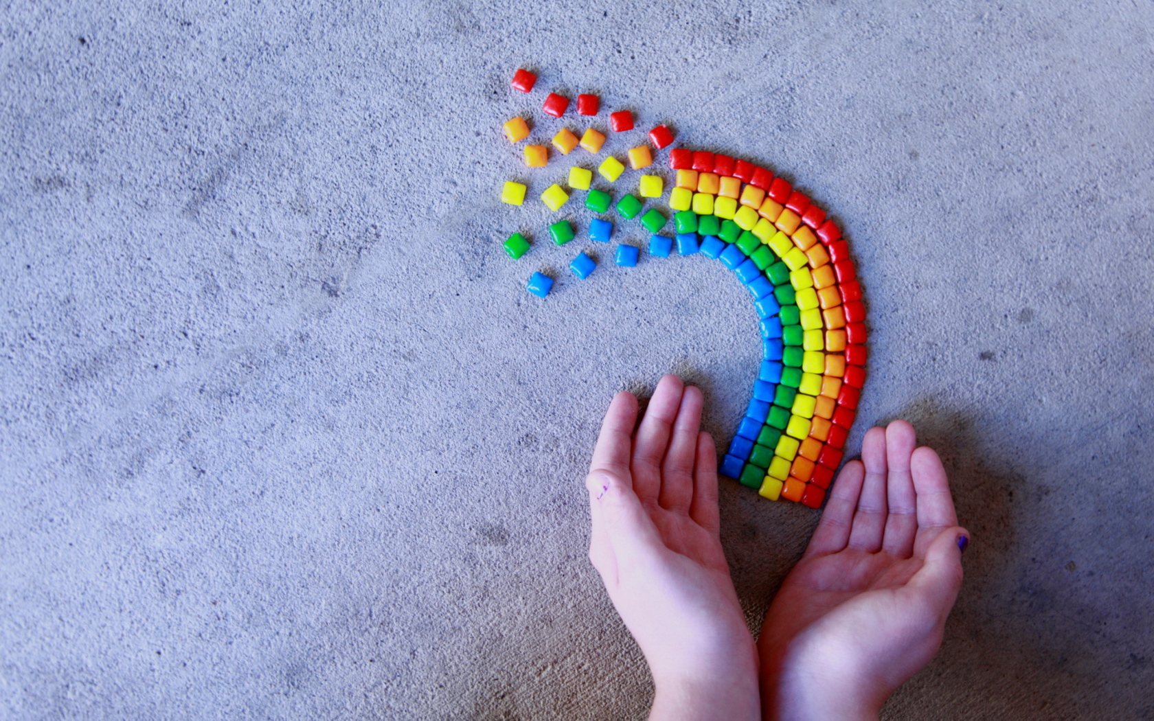 Fondo de pantalla Rainbow In Your Hands 1680x1050