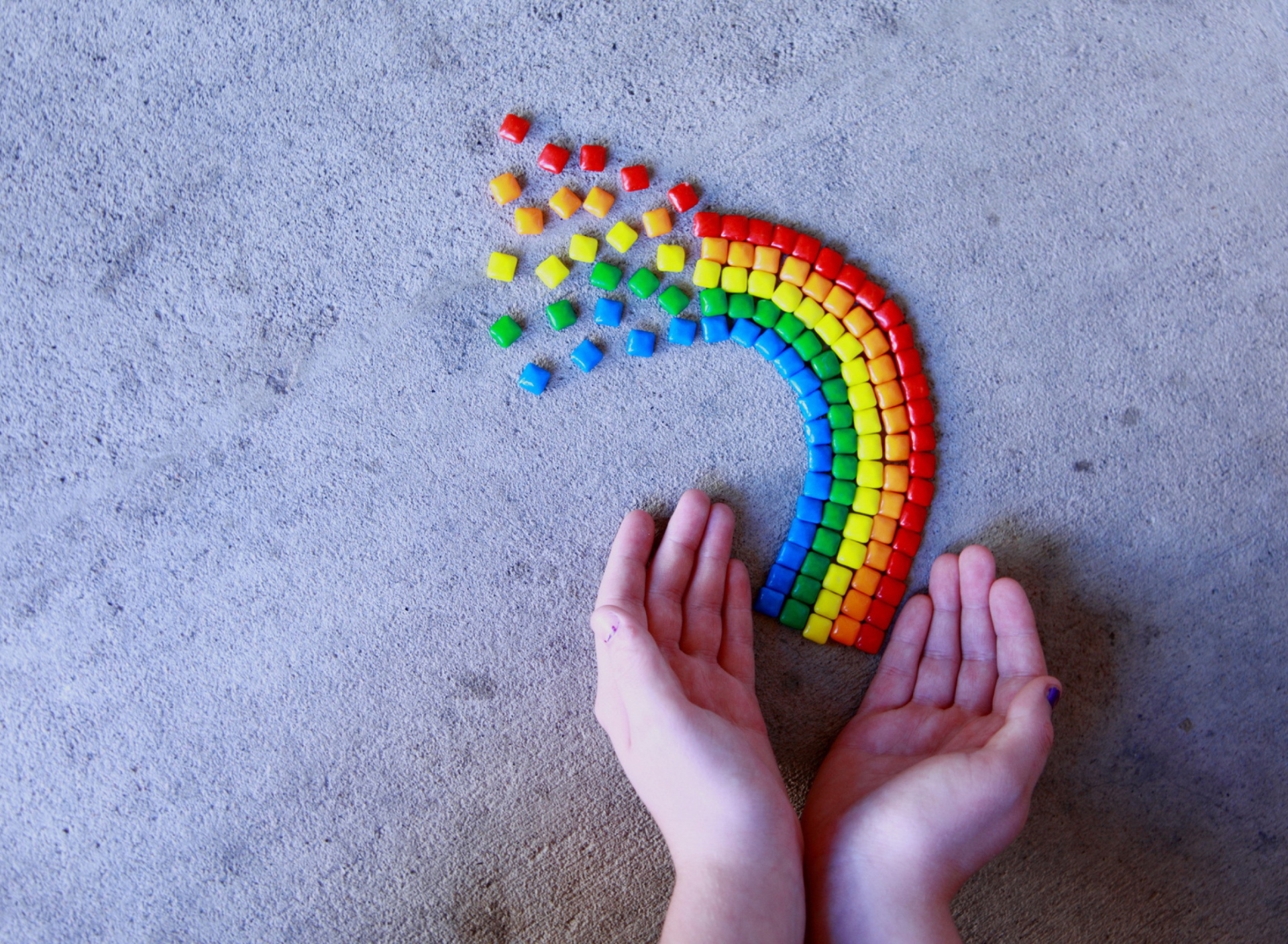 Обои Rainbow In Your Hands 1920x1408