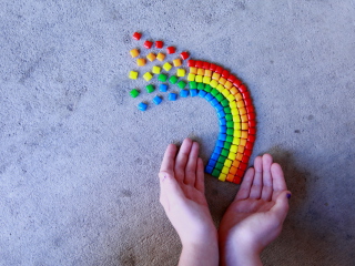 Sfondi Rainbow In Your Hands 320x240