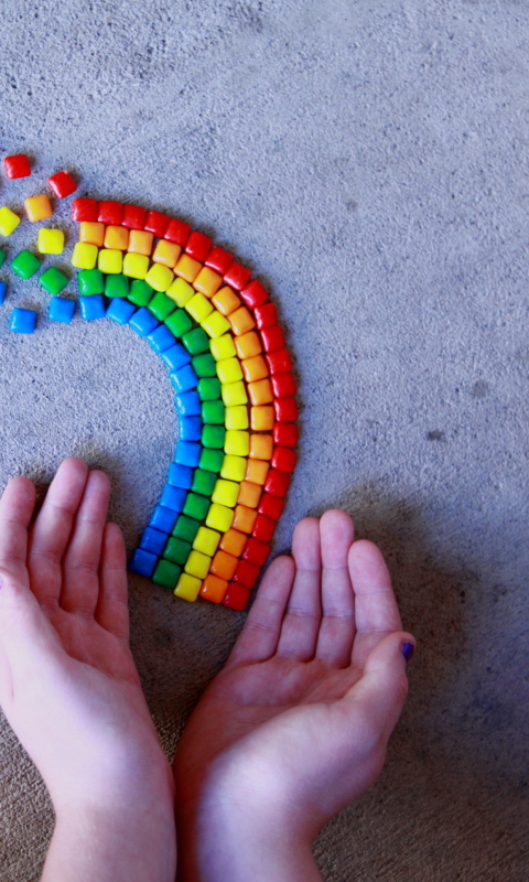 Обои Rainbow In Your Hands 480x800