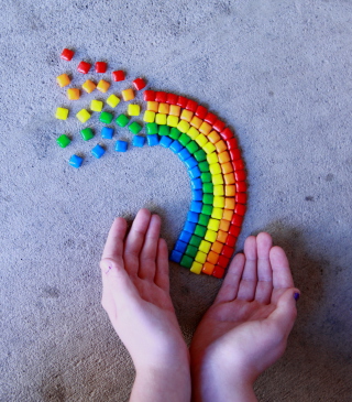 Kostenloses Rainbow In Your Hands Wallpaper für Samsung Muse