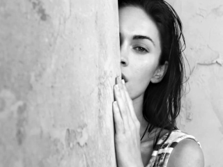 Das Megan Fox Black & White Wallpaper 320x240