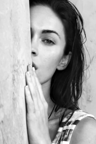 Das Megan Fox Black & White Wallpaper 320x480