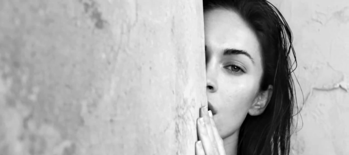 Fondo de pantalla Megan Fox Black & White 720x320