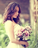 Sfondi Bride With Bouquet 128x160