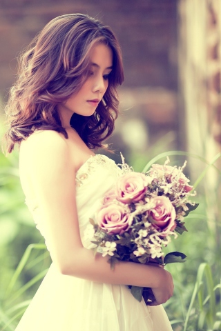 Sfondi Bride With Bouquet 320x480