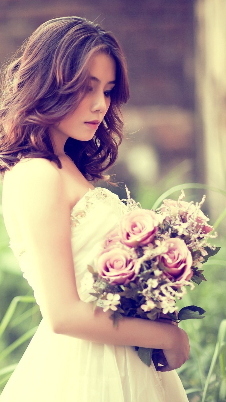 Обои Bride With Bouquet 750x1334