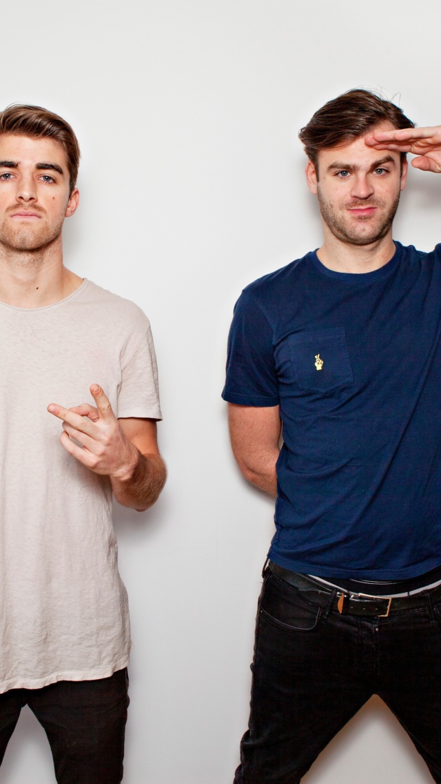 Обои The Chainsmokers with Andrew Taggart and Alex Pall 640x1136