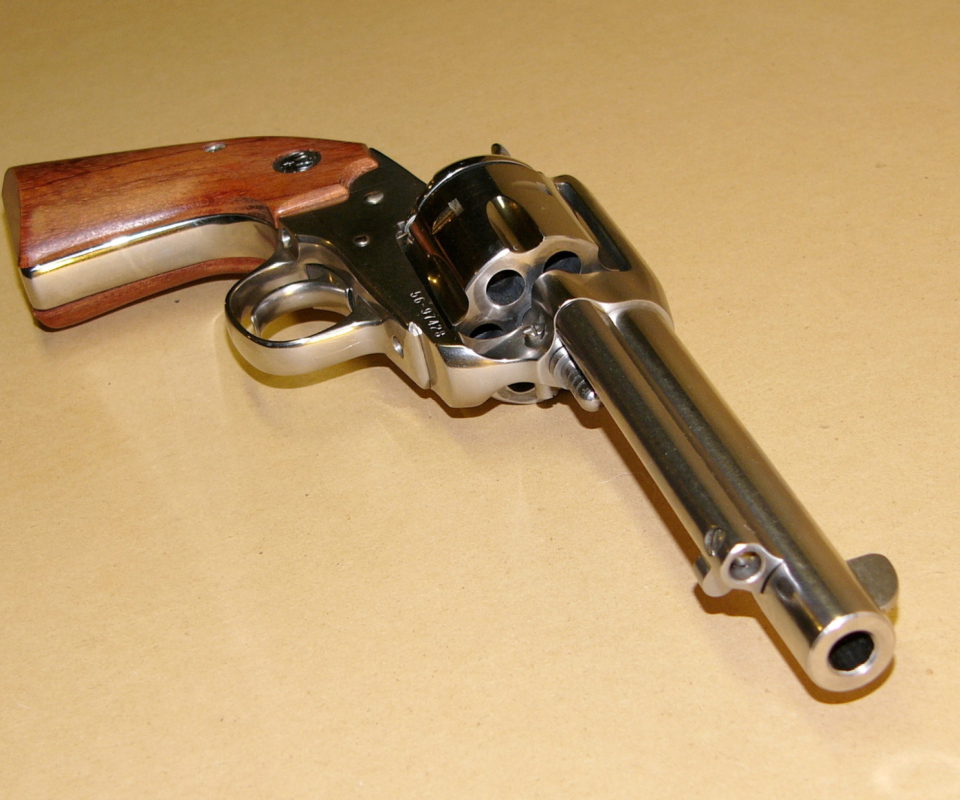 Обои Pistol 960x800