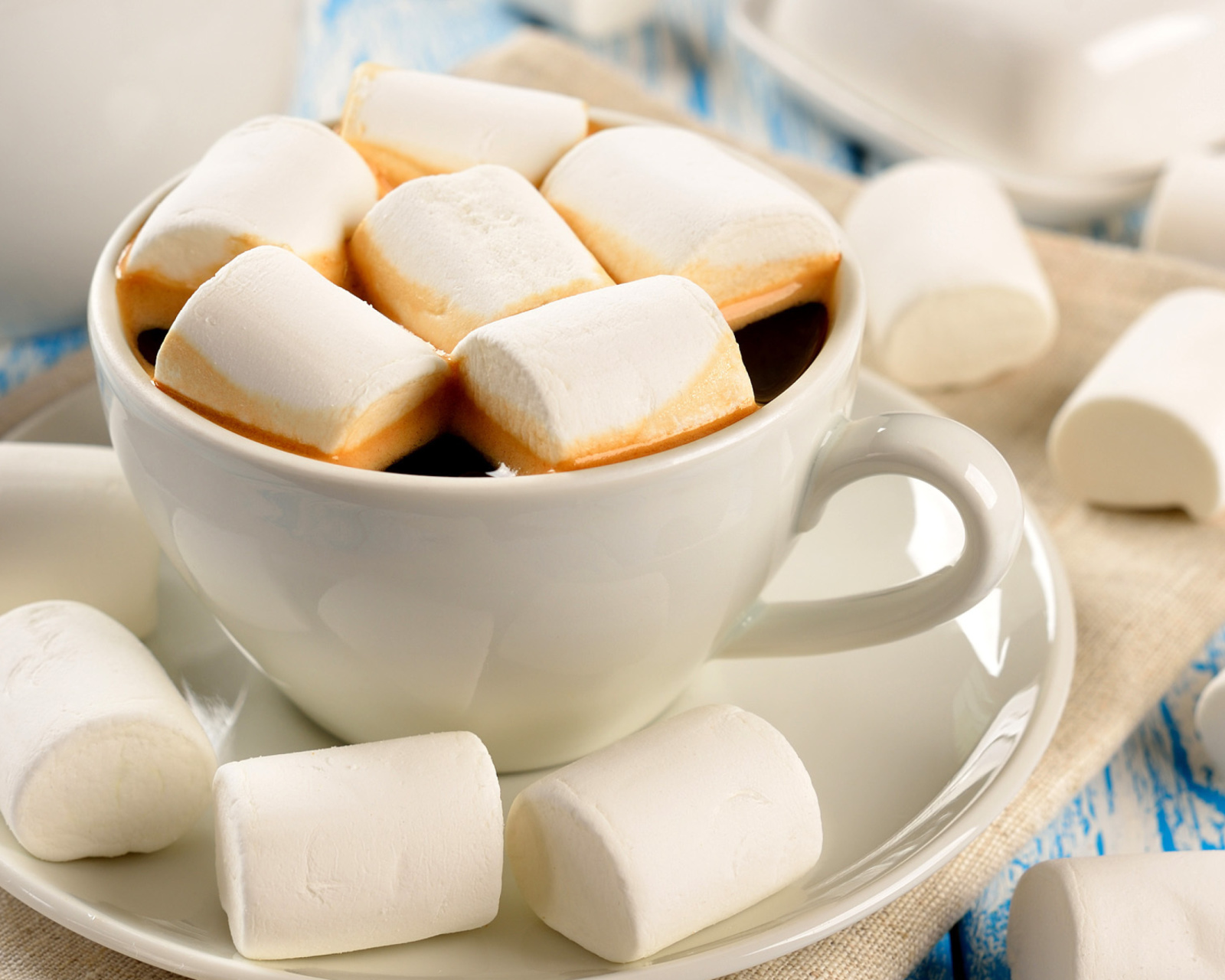 Marshmallow and Coffee wallpaper 1600x1280