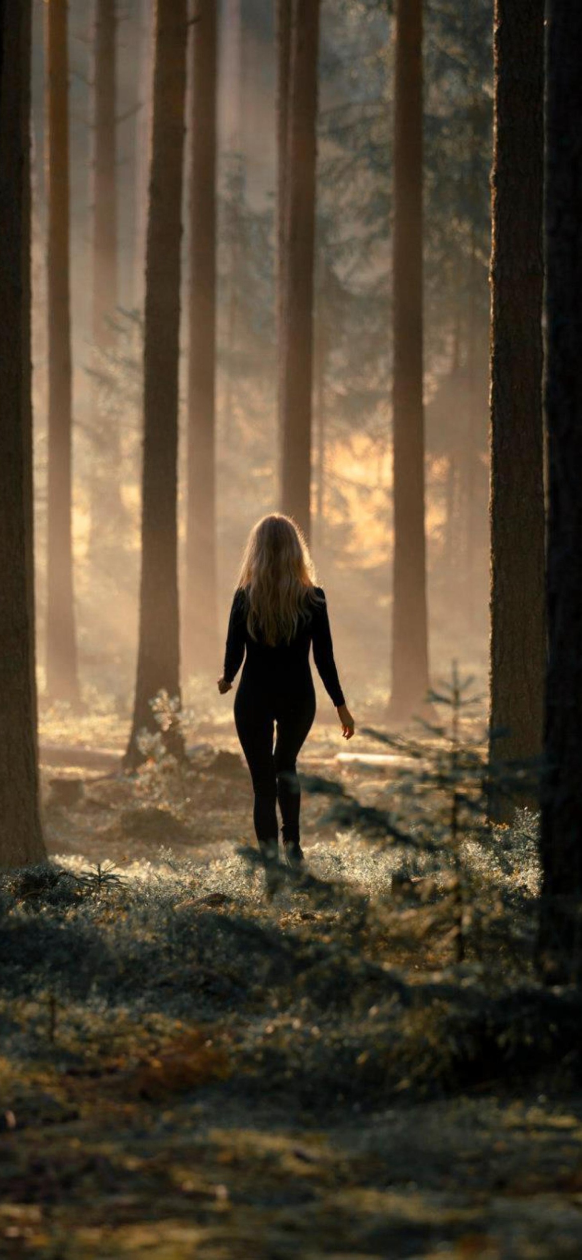Screenshot №1 pro téma Girl In Forest 1170x2532