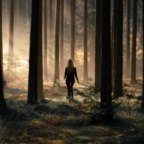 Fondo de pantalla Girl In Forest 208x208