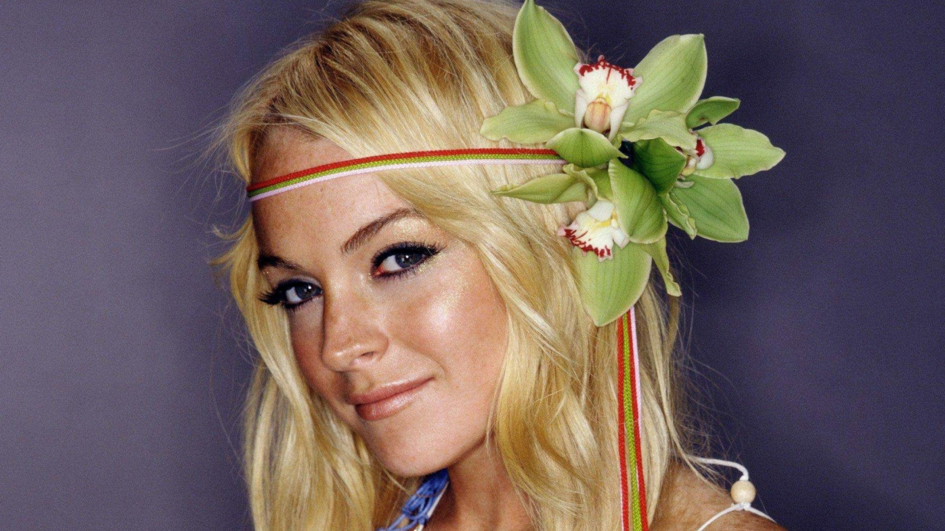 Cute Lindsay Lohan wallpaper 1366x768