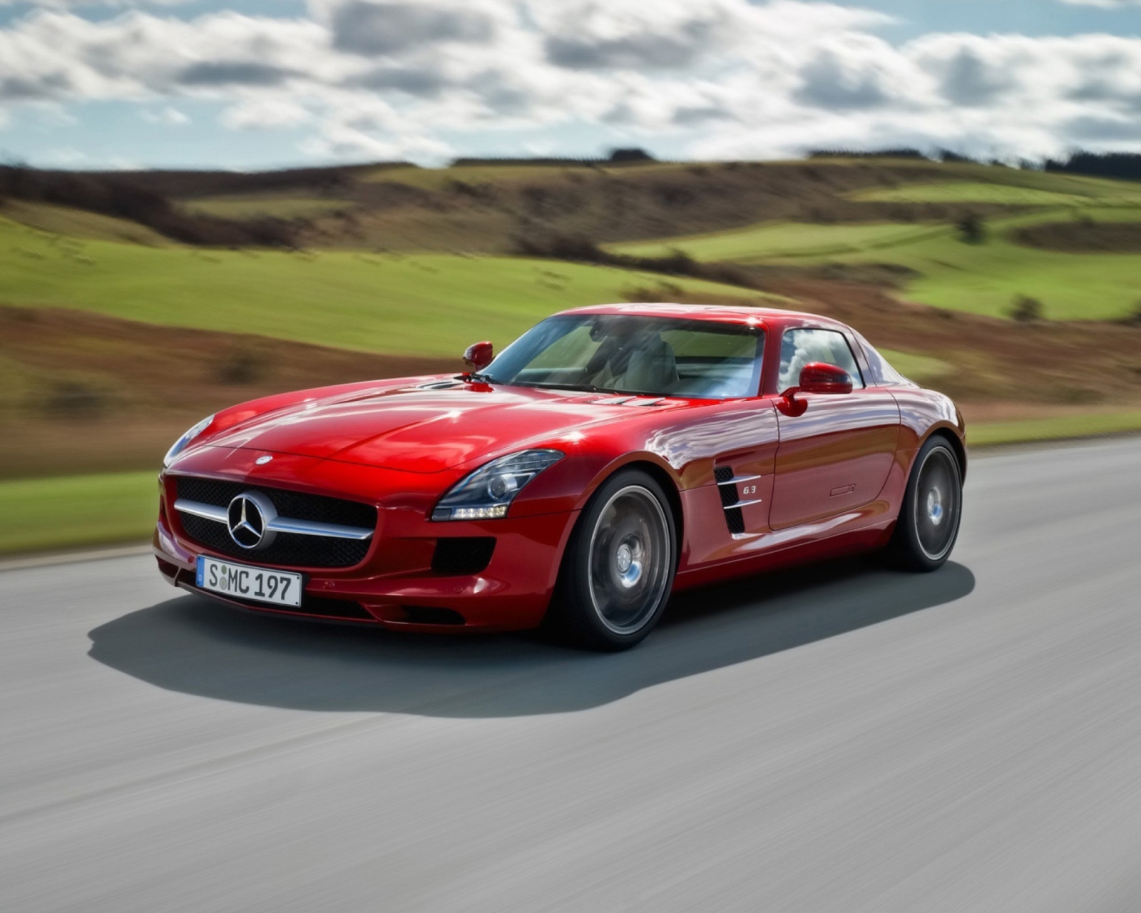 Screenshot №1 pro téma Red Mercedes Benz SLS AMG 1600x1280