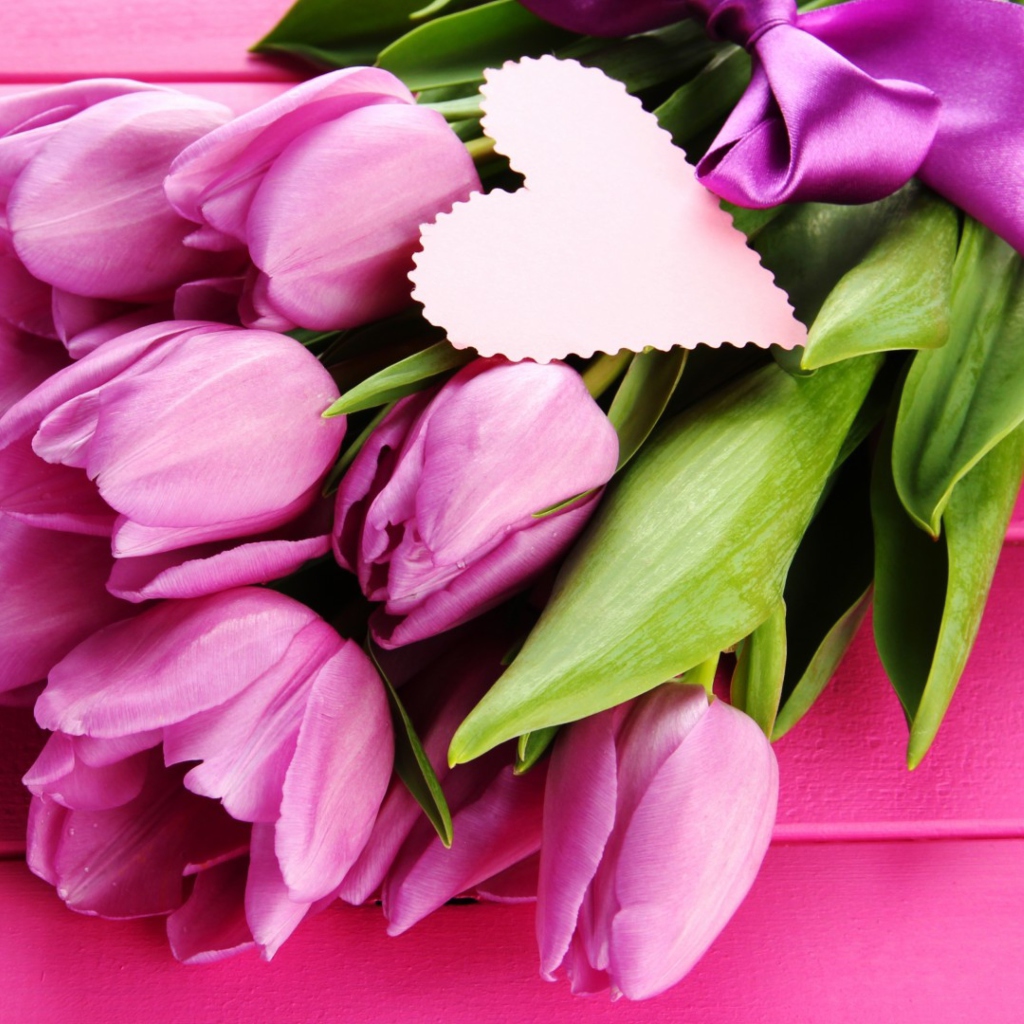 Fondo de pantalla Pink Tulips Bouquet And Paper Heart 1024x1024