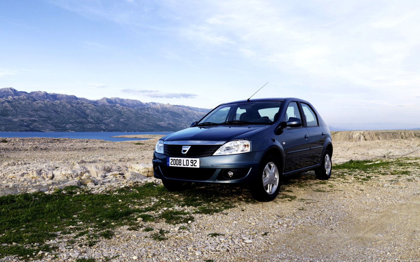 Dacia Logan wallpaper 1440x900