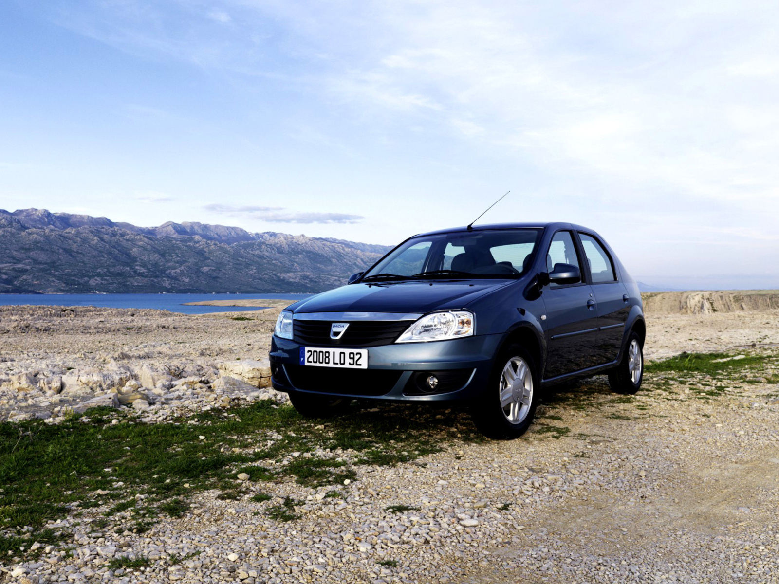 Fondo de pantalla Dacia Logan 1600x1200