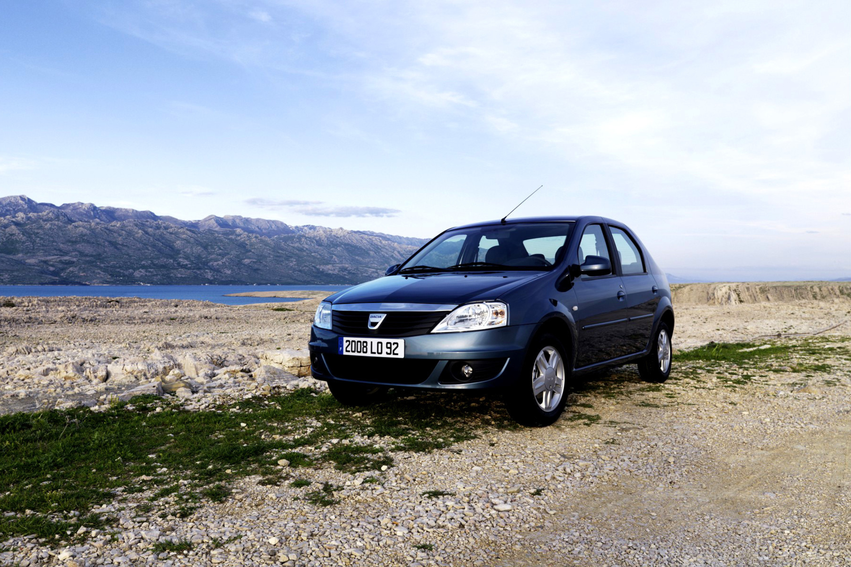 Обои Dacia Logan 2880x1920