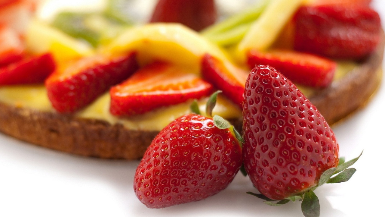 Fondo de pantalla Strawberries Cake 1280x720