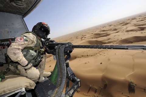 Machine Gun with Soldiers screenshot #1 480x320