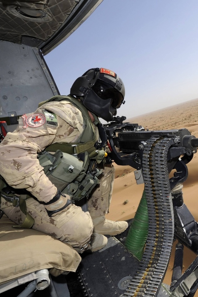 Machine Gun with Soldiers screenshot #1 640x960