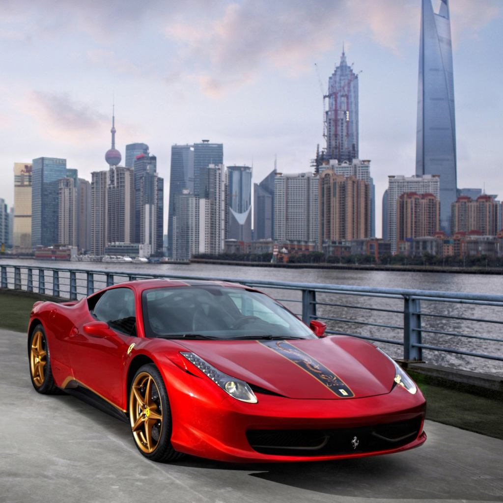 Das Ferrari In The City Wallpaper 1024x1024