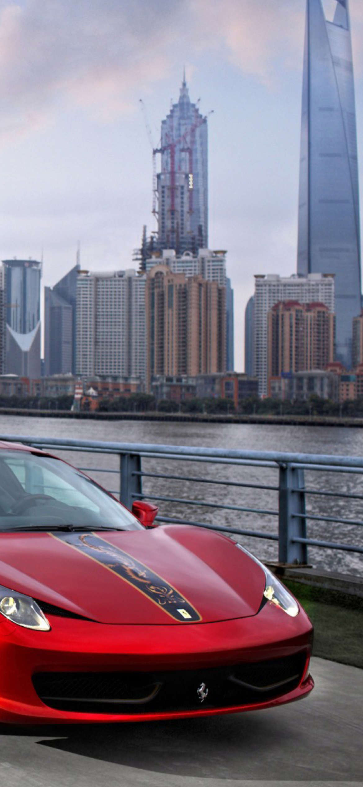 Das Ferrari In The City Wallpaper 1170x2532