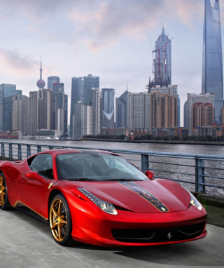 Kostenloses Ferrari In The City Wallpaper für 240x320