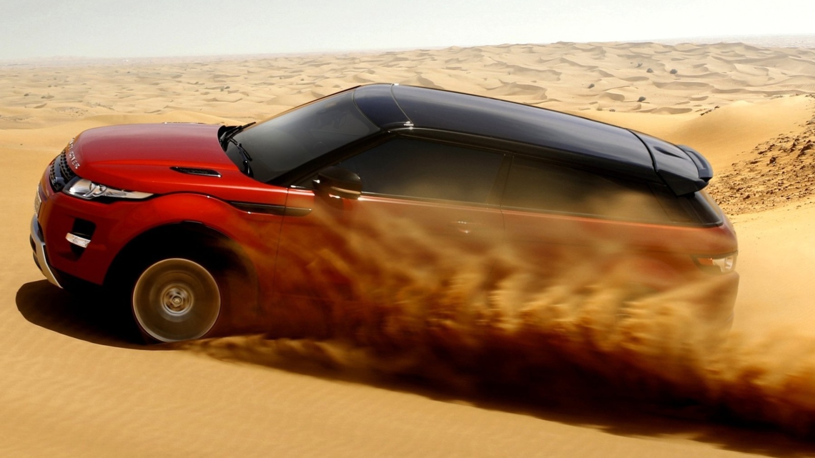 Range Rover Evoque Dubai wallpaper 1600x900