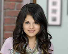 Fondo de pantalla Selena Gomez 220x176
