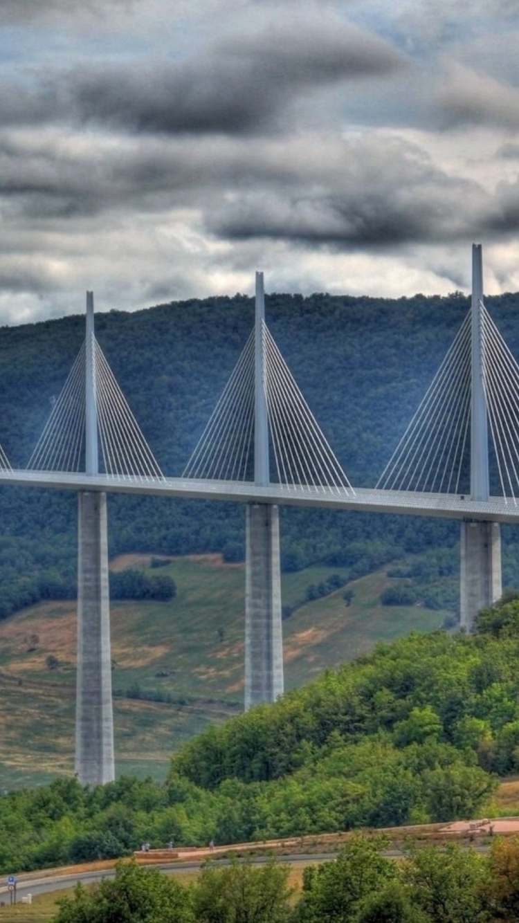 Viaduc De Millau In France wallpaper 750x1334