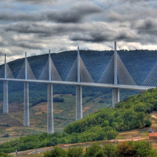 Viaduc De Millau In France sfondi gratuiti per 1024x1024