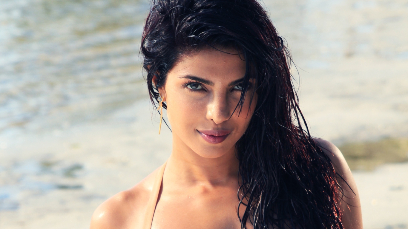 Sfondi Priyanka Chopra Exotic 1366x768