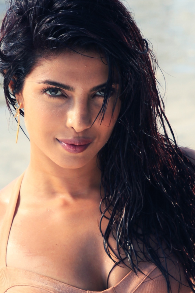 Das Priyanka Chopra Exotic Wallpaper 640x960