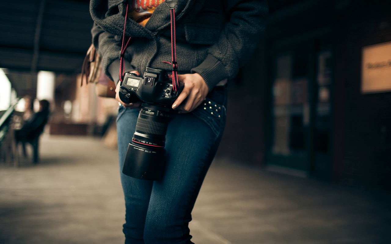 Sfondi Girl With Photocamera 1280x800