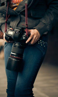 Sfondi Girl With Photocamera 240x400