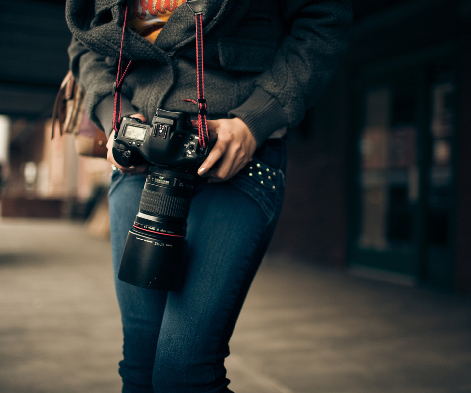 Girl With Photocamera screenshot #1 960x800