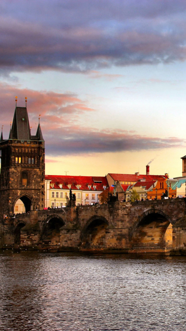Das Charles Bridge In Prague Wallpaper 640x1136