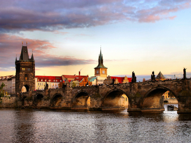 Charles Bridge In Prague wallpaper 640x480