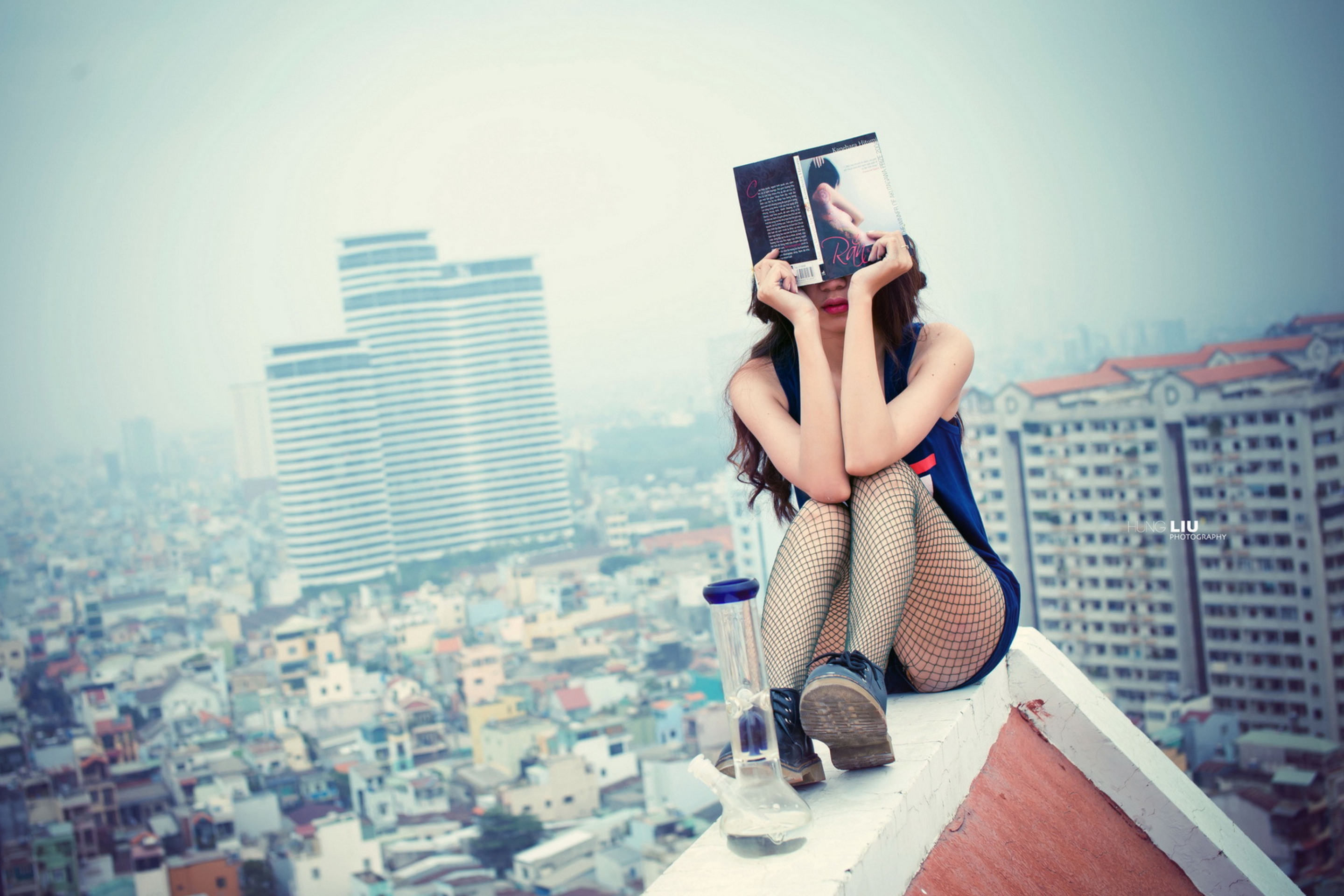 Обои Girl With Book Sitting On Roof 2880x1920