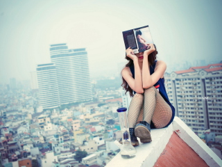 Fondo de pantalla Girl With Book Sitting On Roof 320x240