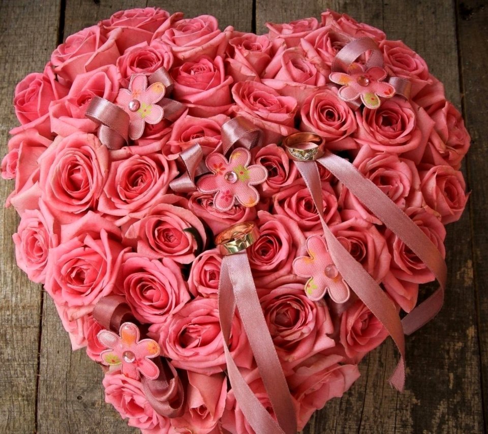 Sfondi Pink heart from roses Ultra HD 960x854