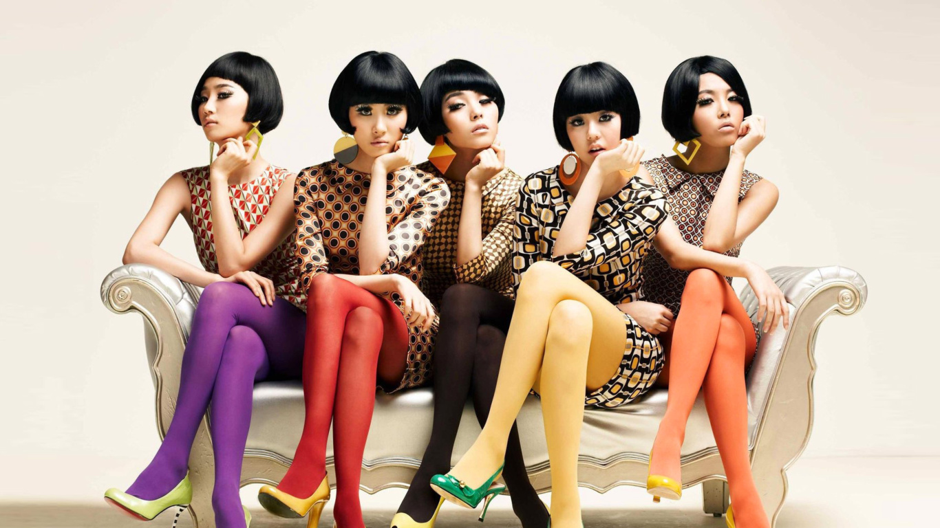 Das Five Asian Girls Wallpaper 1366x768