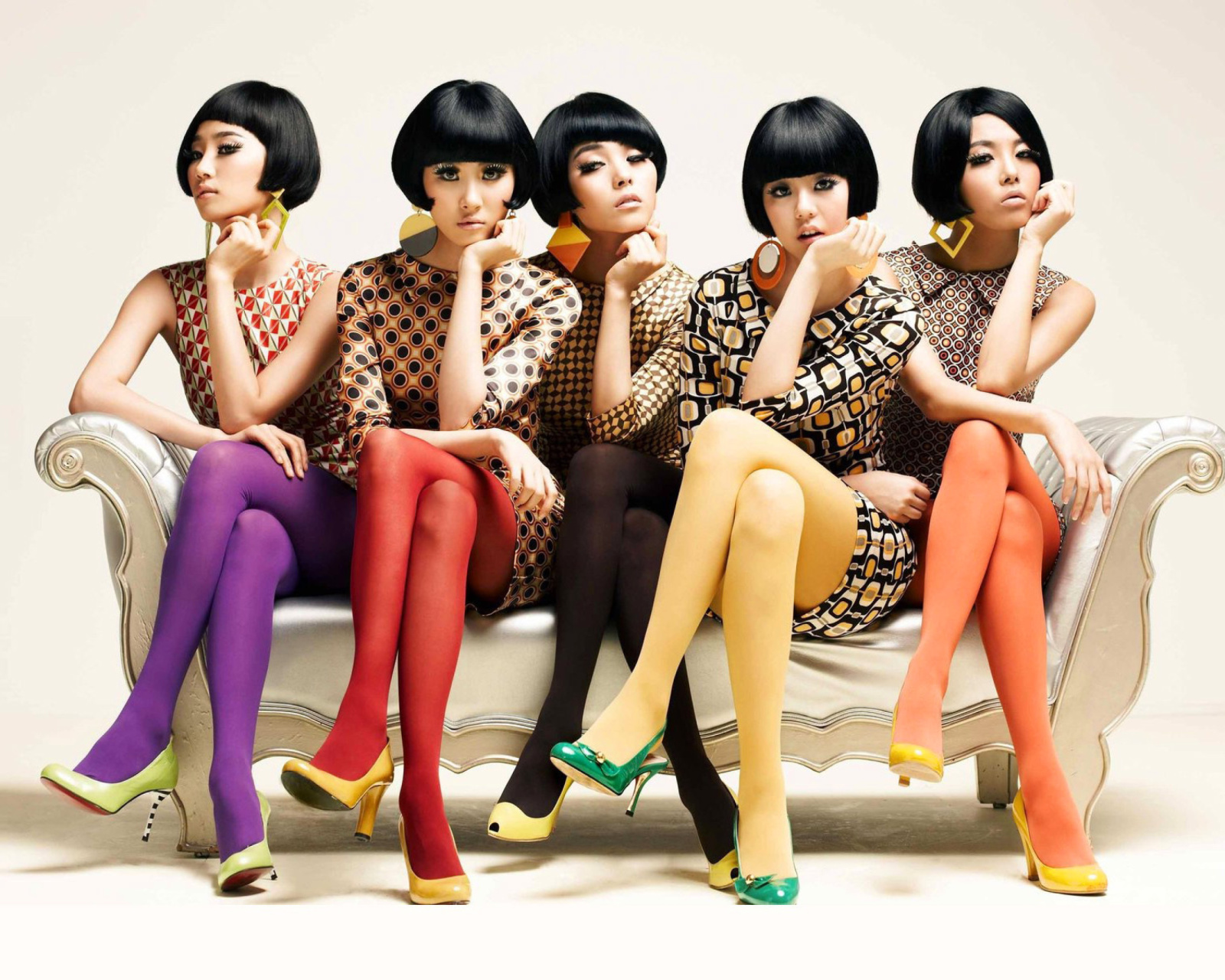 Sfondi Five Asian Girls 1600x1280