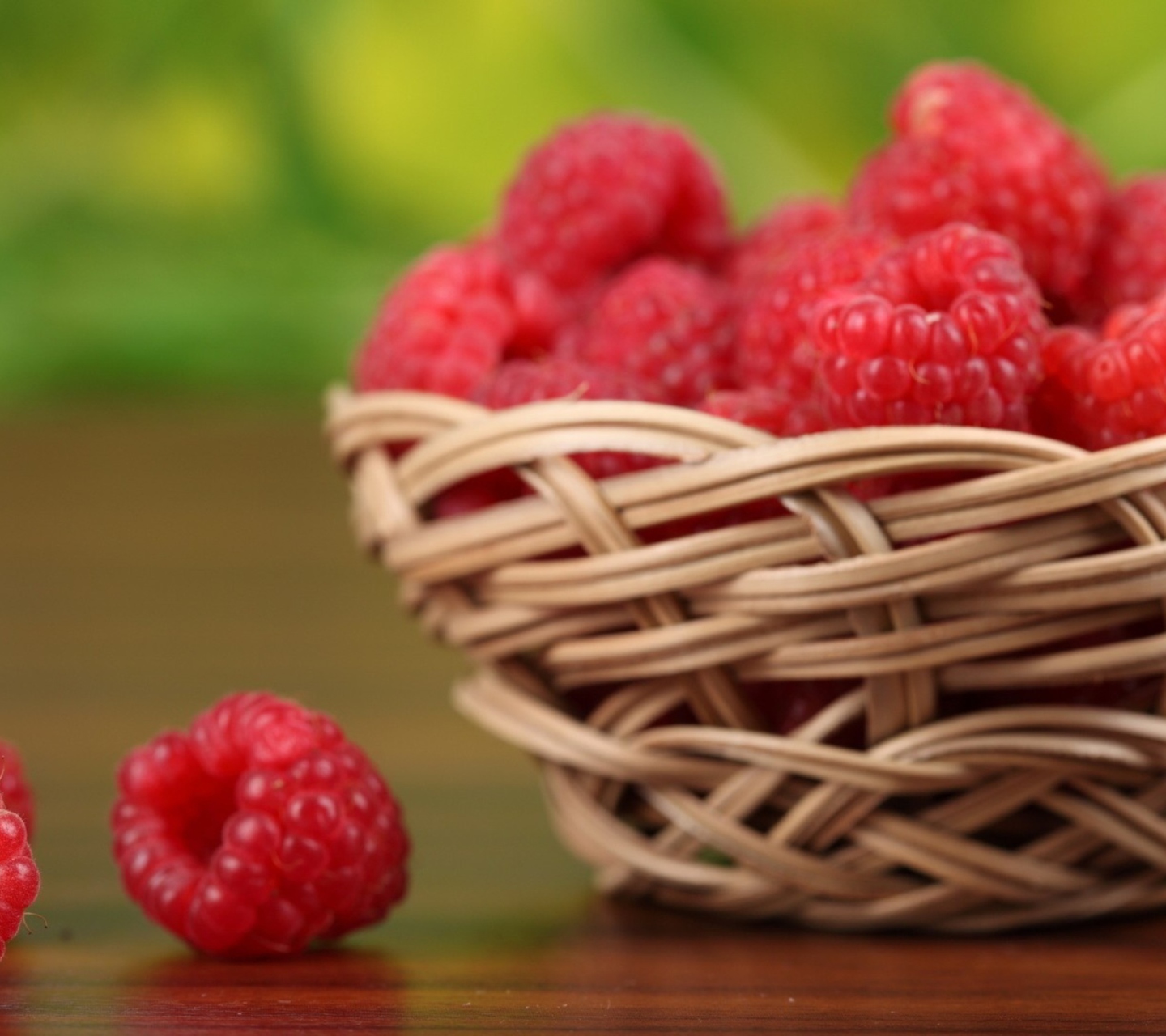 Sfondi Basket Of Raspberries 1440x1280