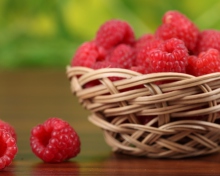 Fondo de pantalla Basket Of Raspberries 220x176