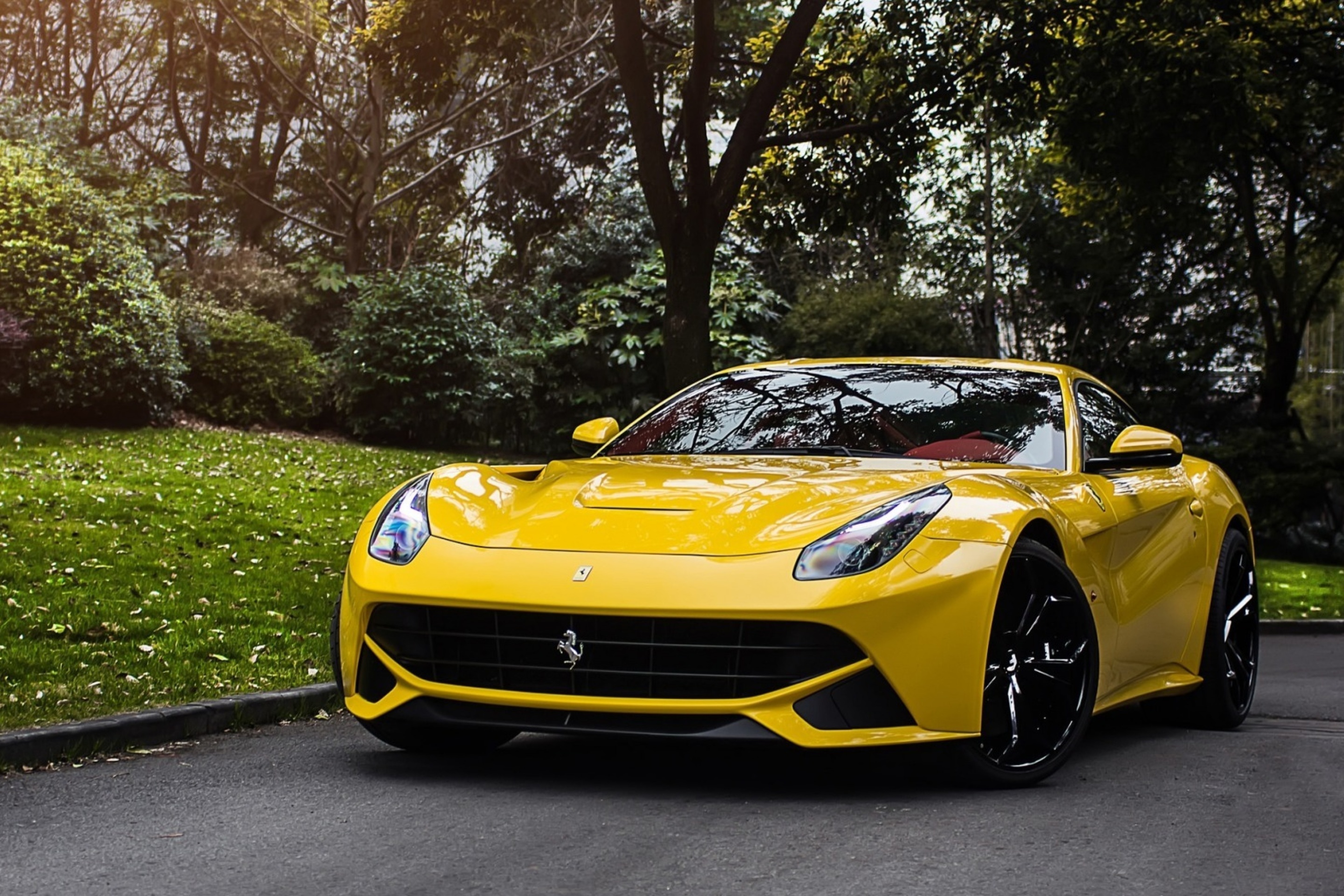 Включи желтую машину. Феррари ф12. Ferrari f12 Berlinetta Yellow. Car Ferrari f12. Феррари ф12 желтая.