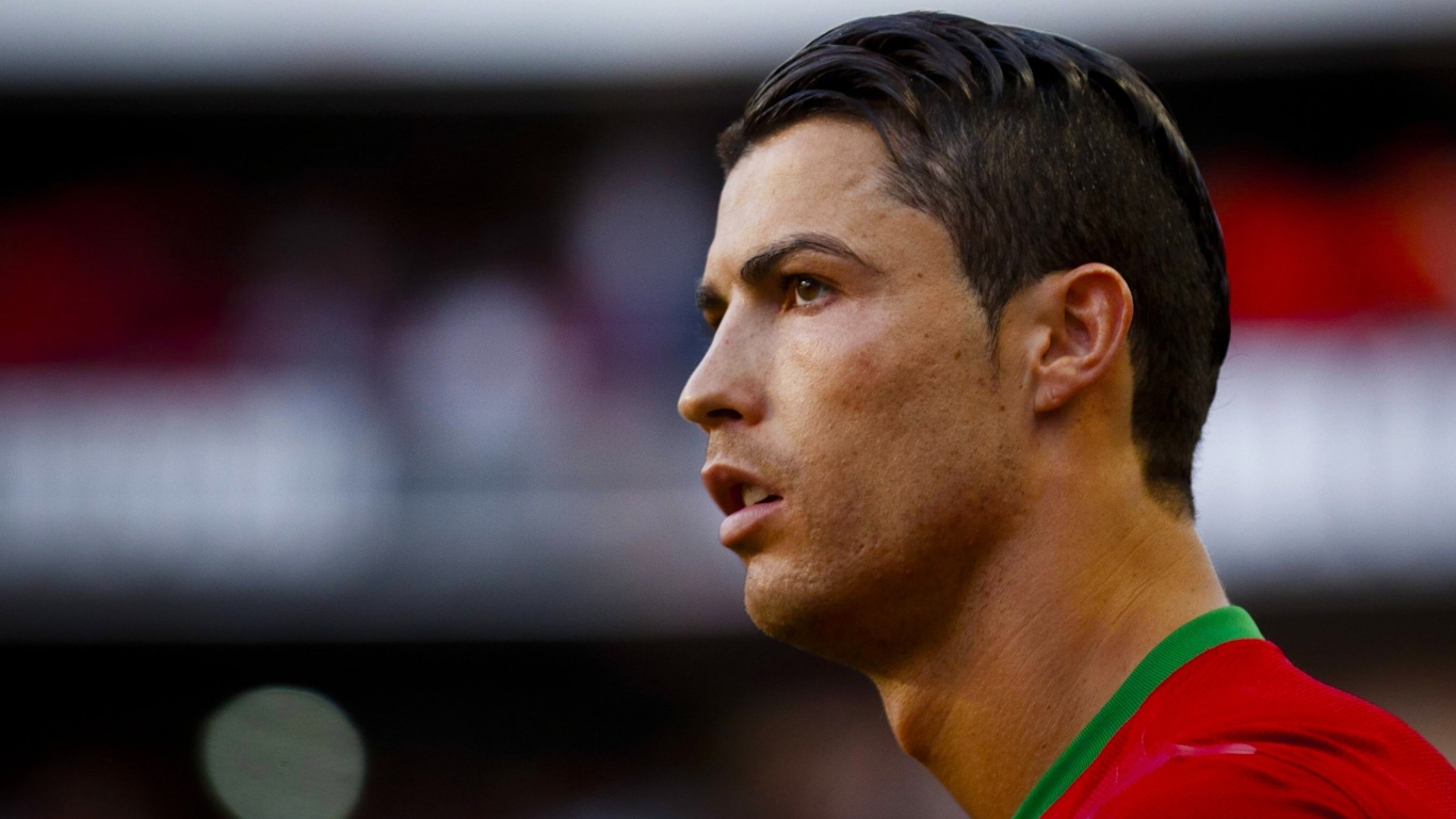 Обои Cristiano Ronaldo Portugal 1366x768