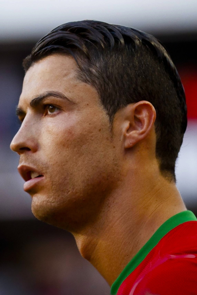 Das Cristiano Ronaldo Portugal Wallpaper 640x960